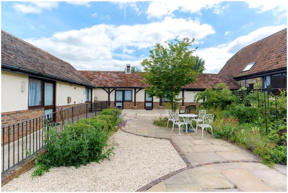 Kingfisher Barn Bed & Breakfast Abingdon-on-Thames Екстериор снимка